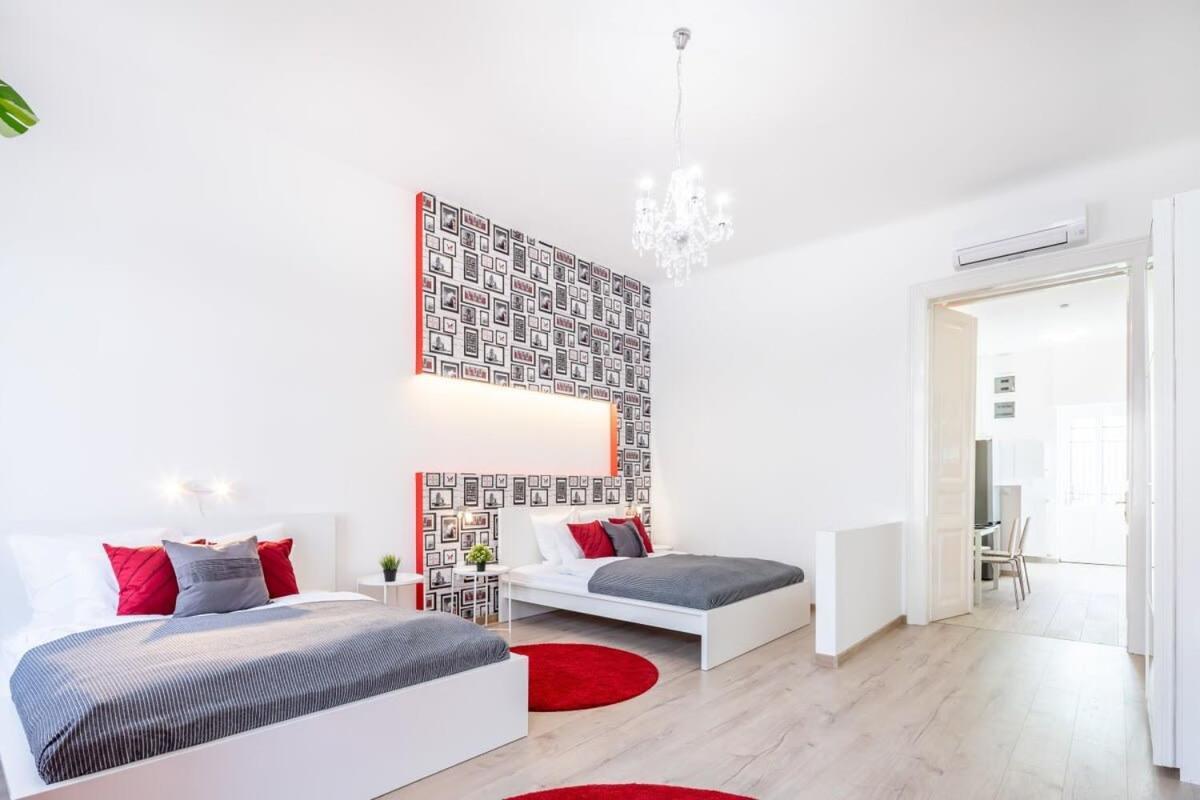 Super Central Convenient Apartment Budapest Bagian luar foto