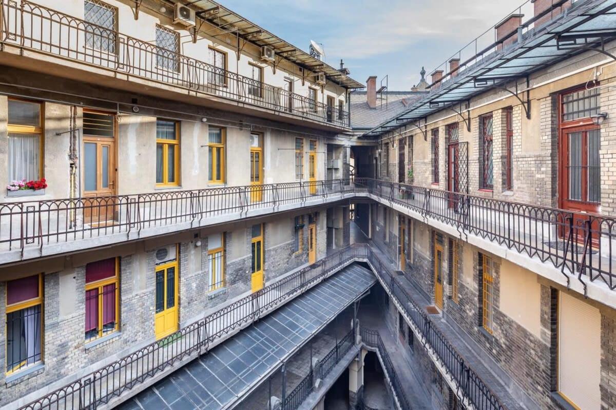 Super Central Convenient Apartment Budapest Bagian luar foto